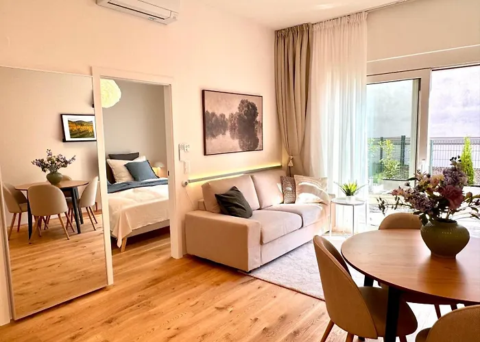 Garden Waltz Terrace And Ac Apartment
