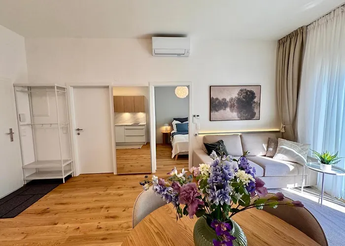 Garden Waltz Terrace And Ac Apartment