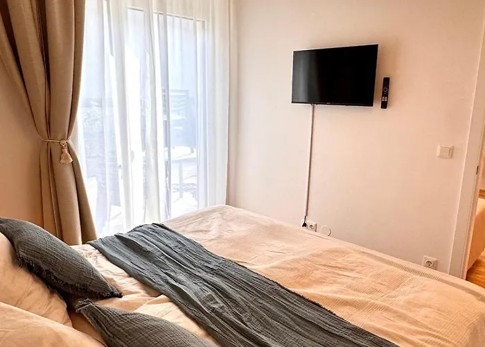 Garden Waltz Terrace And Ac Apartment *